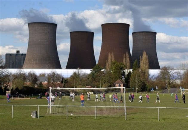 44076 247 - فیلم لحظه دیدنی تخریب چهار برج خنک کننده نیروگاهی در انگلیس