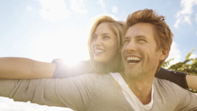 secrets of happy couples 390x220 - چرا باید شاد باشیم؟ 7 دلیل برای شاد بودن