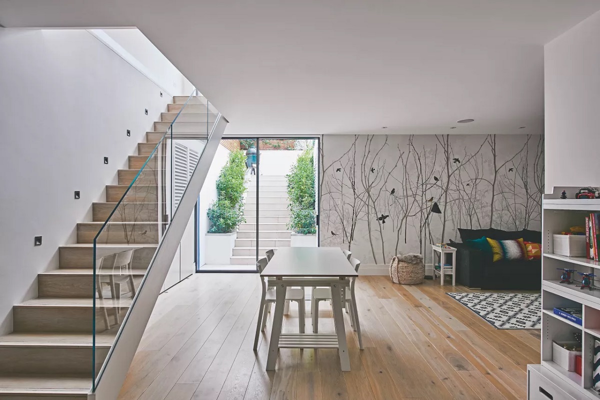 000 27 - ۱۰ ایده خلاقانه برای رنگ کردن پله ها که به وسیله آن‌ها می‌توانید فضای خانه را از این رو به آن رو کنید