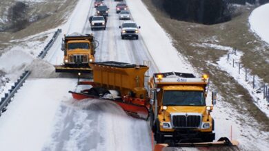 492131 790 390x220 - (ویدئو) جارو شدن ماشین‌ها همراه برف توسط کامیون برف‌روبی!