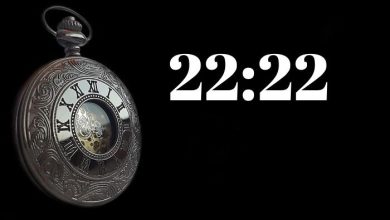2222 clock 390x220 - معنی ساعت جفت ۲۲:۲۲ | کد کیهانی و عاشقانه در ساعت 22 22 چیست؟