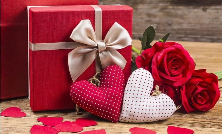 Gift For Valentines Day 780x470 - ایده های خلاقانه و خاص برای هدیه ولنتاین جذاب برای دختر و پسر